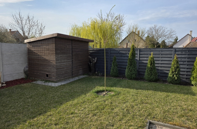 Eladó ház modern elegancia és kétgenerációs lehetőség Kecskemét kedvelt kertvárosában